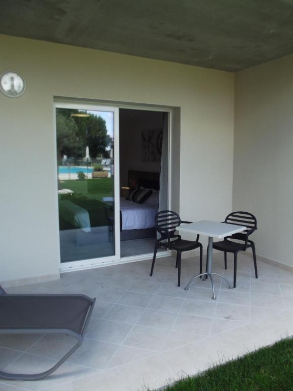 Le Domaine Des Oliviers Hotell Pierrelatte Exteriör bild