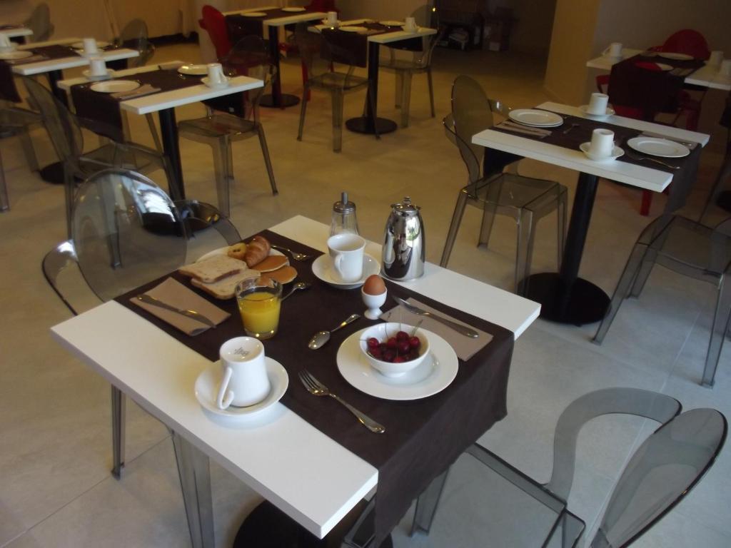 Le Domaine Des Oliviers Hotell Pierrelatte Exteriör bild