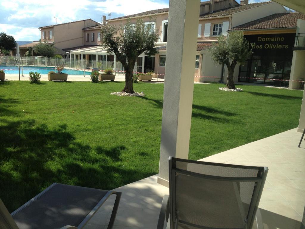 Le Domaine Des Oliviers Hotell Pierrelatte Rum bild