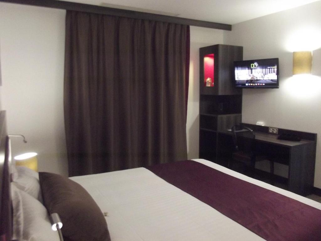 Le Domaine Des Oliviers Hotell Pierrelatte Exteriör bild