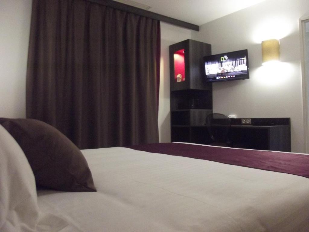 Le Domaine Des Oliviers Hotell Pierrelatte Exteriör bild