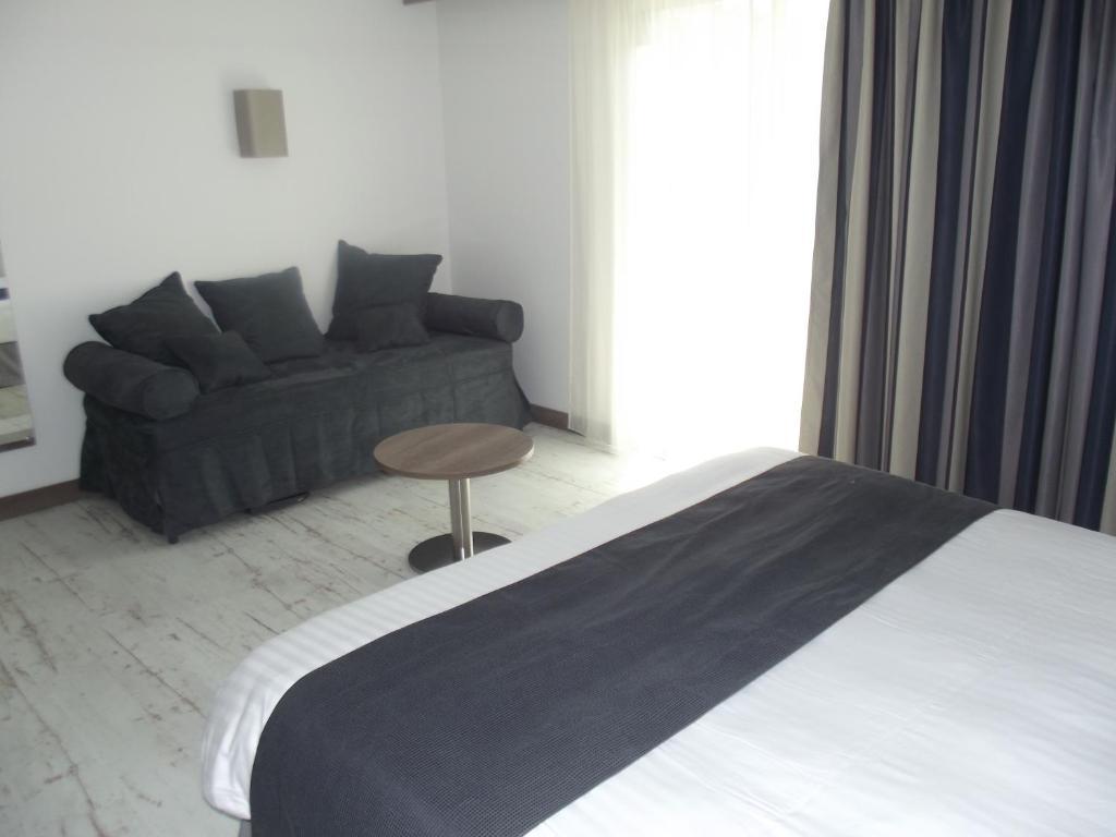 Le Domaine Des Oliviers Hotell Pierrelatte Rum bild